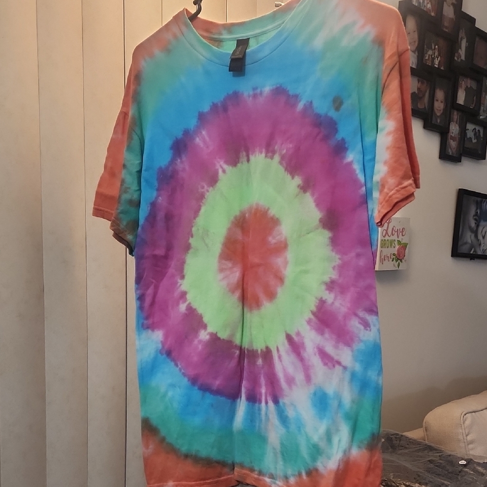 FIRM PRICE Gildan Blue and Green Tie-Dye T-Shirt Handmade